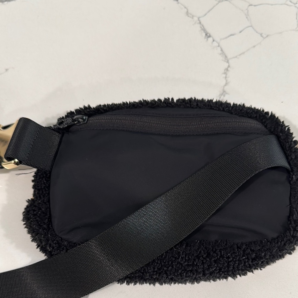 Lululemon Athletica Black Crossbody Bag - Picture 4 of 5